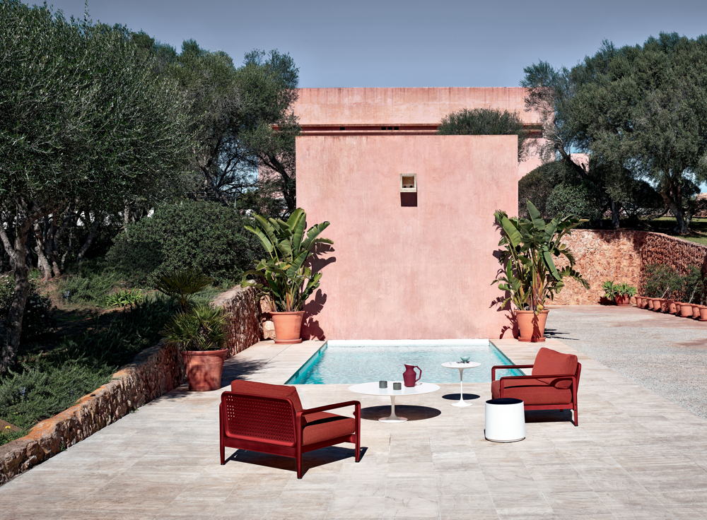 Knoll Lissoni Outdoor Lounge Chair in Dark Red