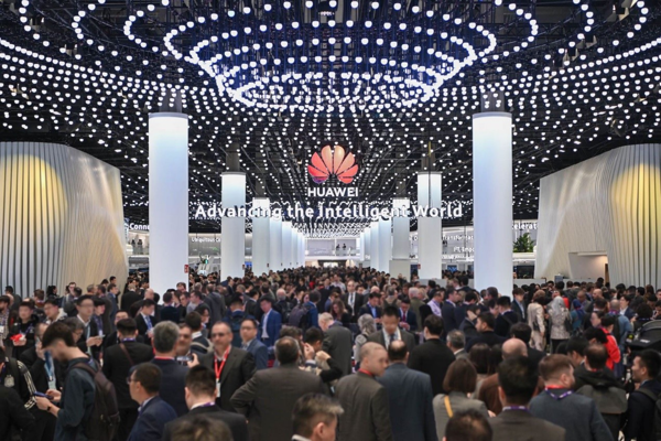 Huawei avanza en inteligencia a medida que los operadores adoptan el primer año de 5.5G comercial 