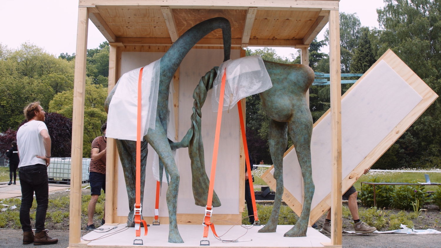 nstallatie Camille Henrot, Adrift, 2023 © ADAGP Camille Henrot. Courtesy of the artist, kamel mennour and Hauser & Wirth. Still: Bart Kiggen (KEEN)