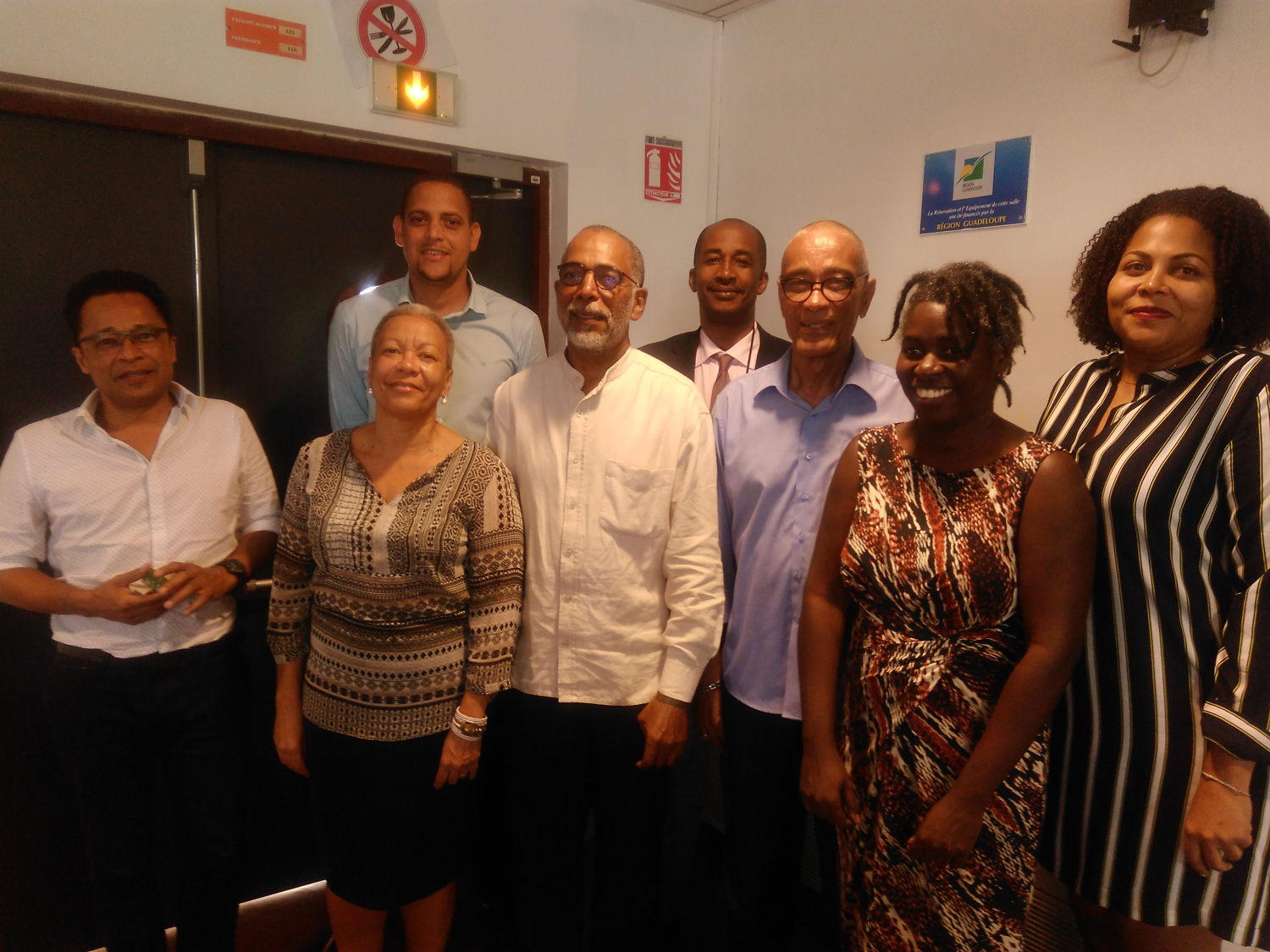 1ère rangée de gauche à droite : Harry OZIER-LAFONTAINE, Directeur de l'Institut National de la Recherche Agronomique (INRA), Ghislaine SHULLER, Chargée de Coopération éducative à l’Académie de Martinique, Fred RENO, Directeur du CAGI (Centre d’Analyse Géopolitique et International de Guadeloupe), Julien MERION, Président de l'association CORECA (Contact Recherche Caraïbe), Dr. Carlene RADIX, Directrice du service Santé de l'OECS, Myriam MOISE, Maître de conférences en études anglophones et déléguée aux Relations Internationales à l'​ Université des Antilles (Pôle Martinique)

2ème ligne de gauche à droite : Onick Deravel, capitaine à l'Express des Iles et Crispin d'Auvergne, Coordinateur pour le Changement climatique et la Gestion des Risques à l’OECS