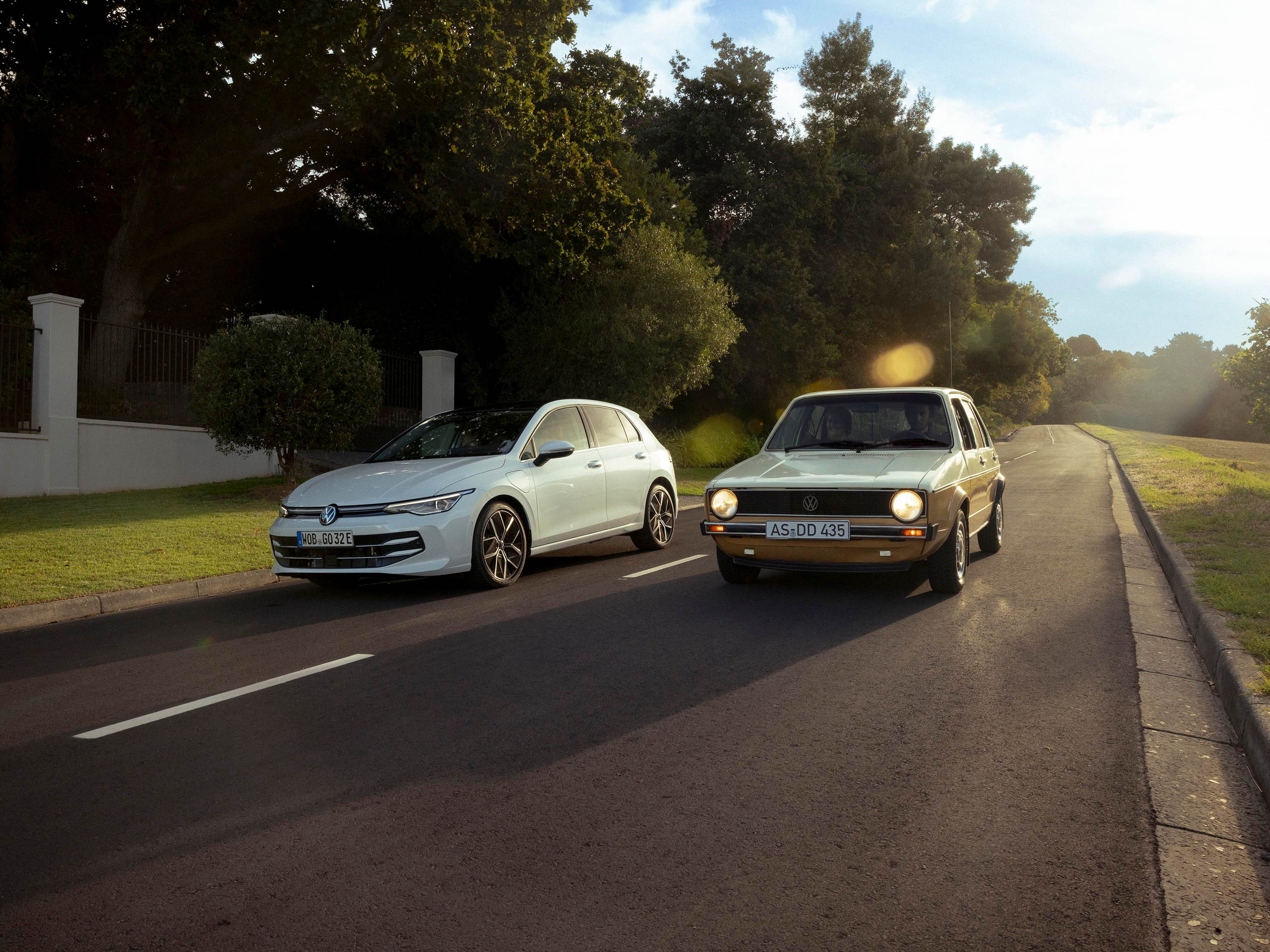 Voltage et Volkswagen composent une ode à la Golf, depuis 50 ans la voiture de notre vie.