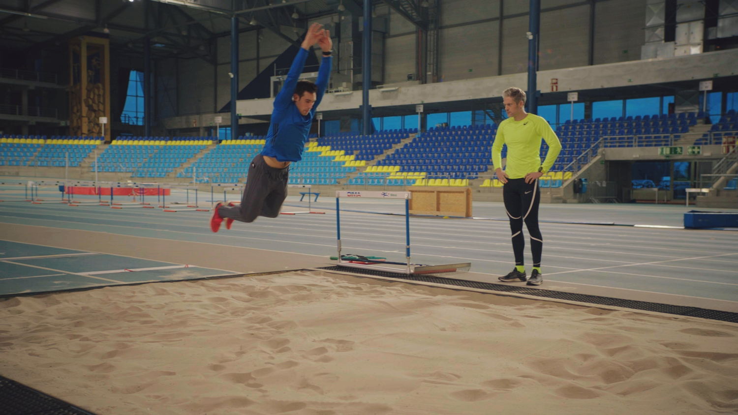 Maarten met trainer Cedric Nolf - (c) VRT / De mensen