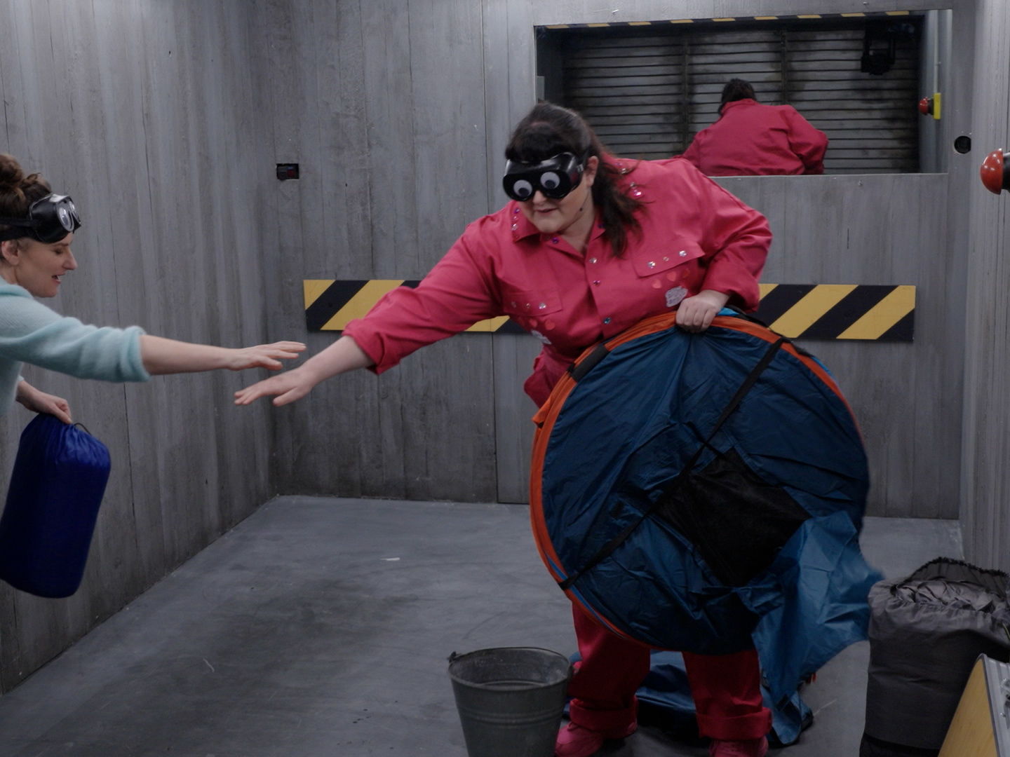 Kamp Jeroom wordt voor even Camping Jeroom: "Zet een tent op terwijl je een blinddoek draagt."
