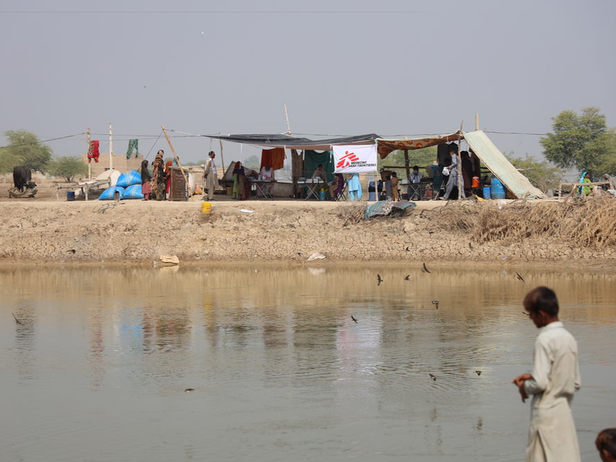 Inundaciones en Pakistán: alarmante número de casos de malaria y desnutrición infantil en Sind y de Baluchistán