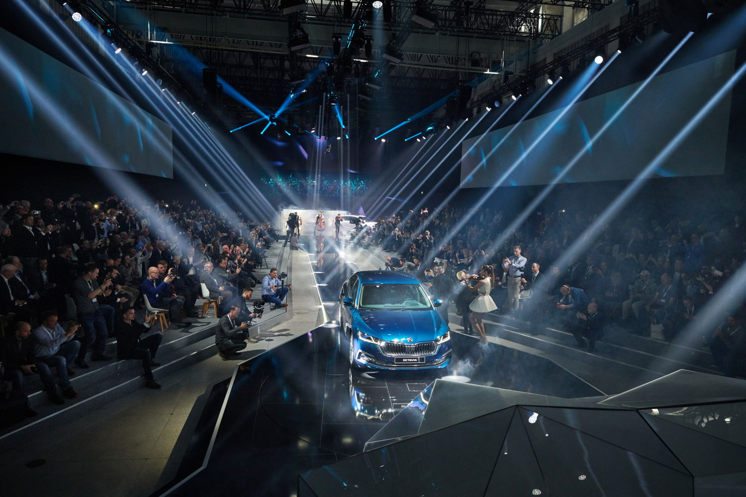 700 guests, among them many VIPs, were present on Monday night at the Prague National Gallery's Trade Fair Palace to witness ŠKODA introduce the fourth-generation ŠKODA OCTAVIA.