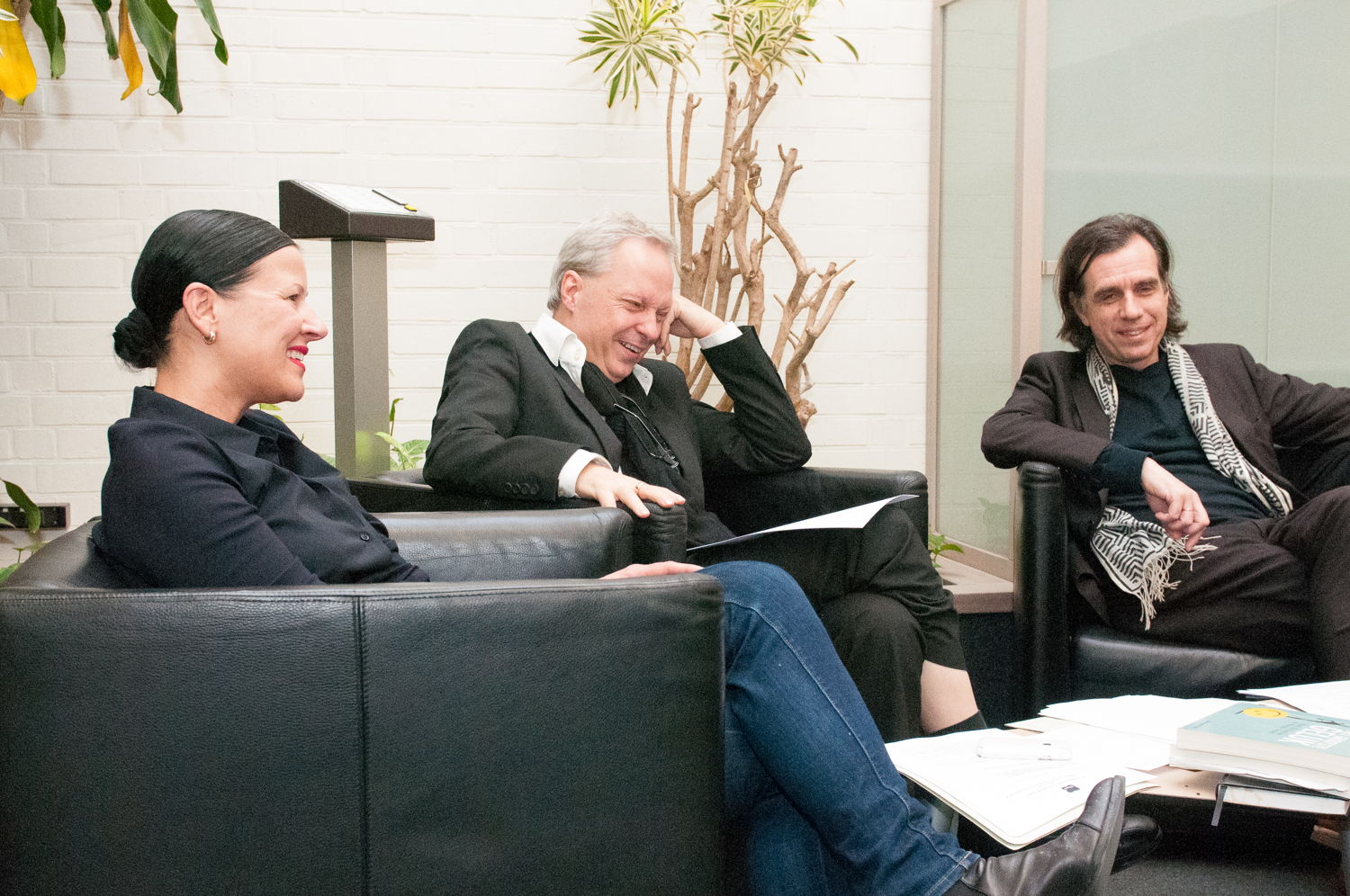Pat Donnez tussen Chantal Pattyn en Dirk De Wachter in 2013 ​– © VRT
