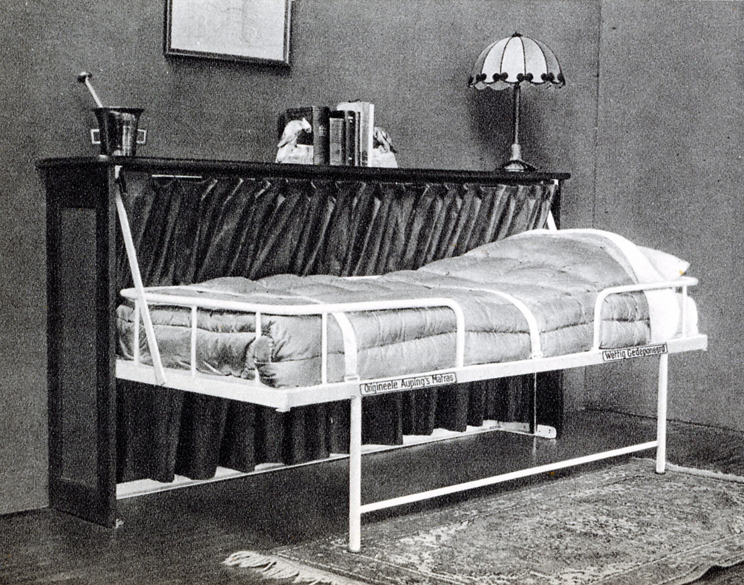 1925 - Opklapbed / lit escamotable Hollandia