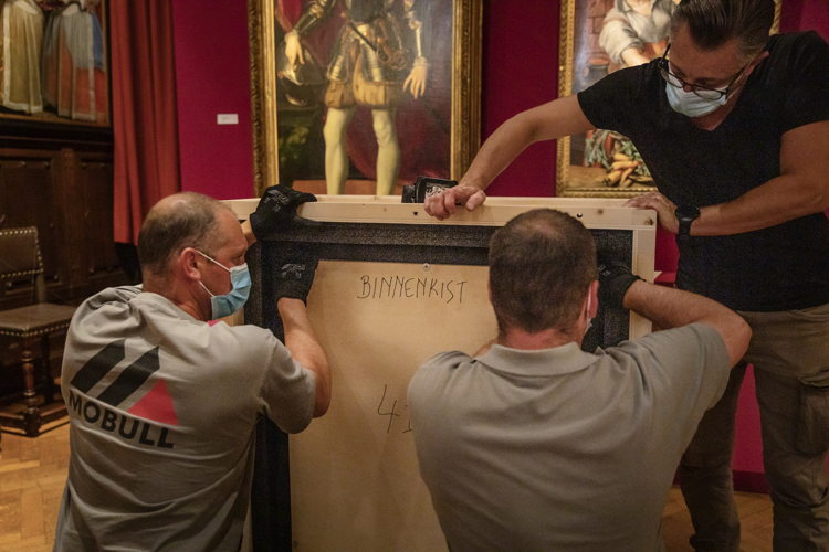 Kist met Madonna bij de fontein van Jan van Eyck, collectie KMSKA, foto Ans Brys