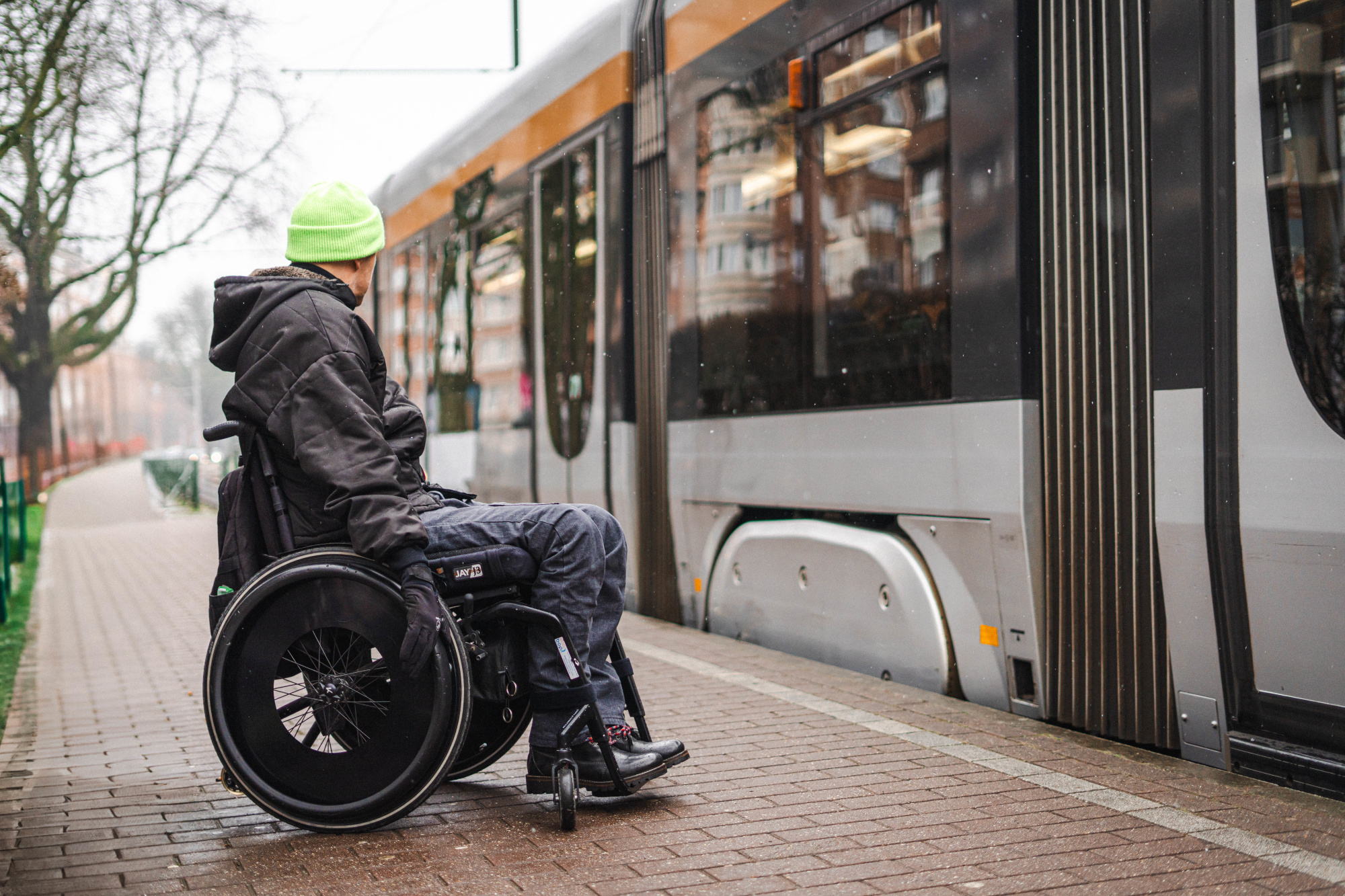 Plus de 440 arrêts de bus et de tram à Bruxelles rendus accessibles