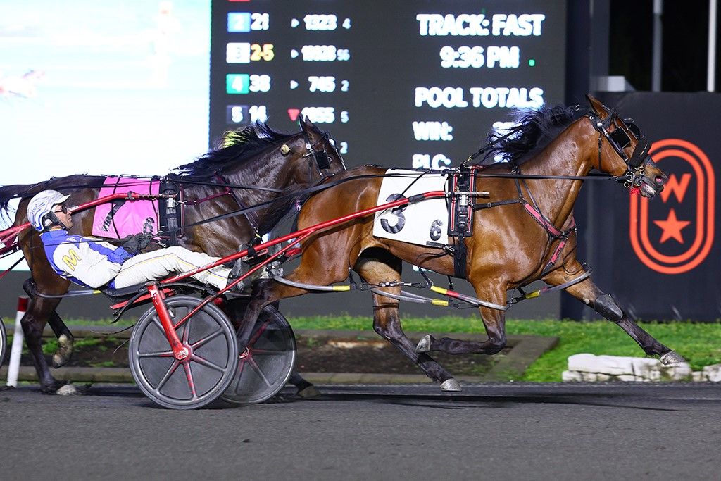 Pass Line and James MacDonald winning an SBOA elimination on Friday. (New Image Media)
