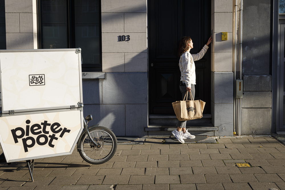 De eerste levering van Pieter Pot bij Jande Sauwens in Borgerhout. Copyright: Pieter Pot.