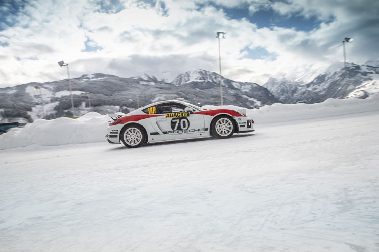 Auto concepto de rally Porsche Cayman GT4 Clubsport para la categoría FIA R-GT en el Porsche Winter Event, en Zell am See (Austria).