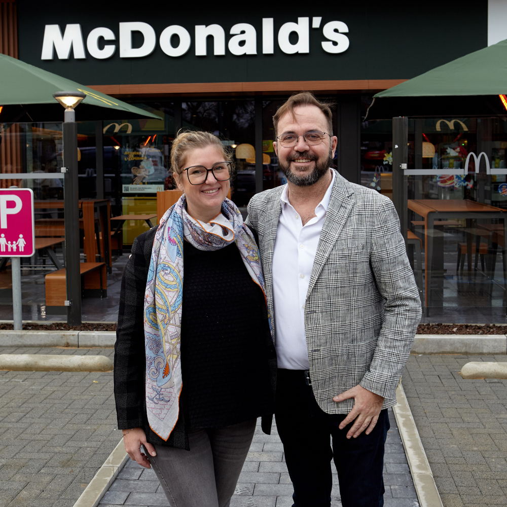 Valérie Bovy, franchisée du McDonald's d'Eghezée, et Rudy Delhaise, bourgmestre d'Eghezée
