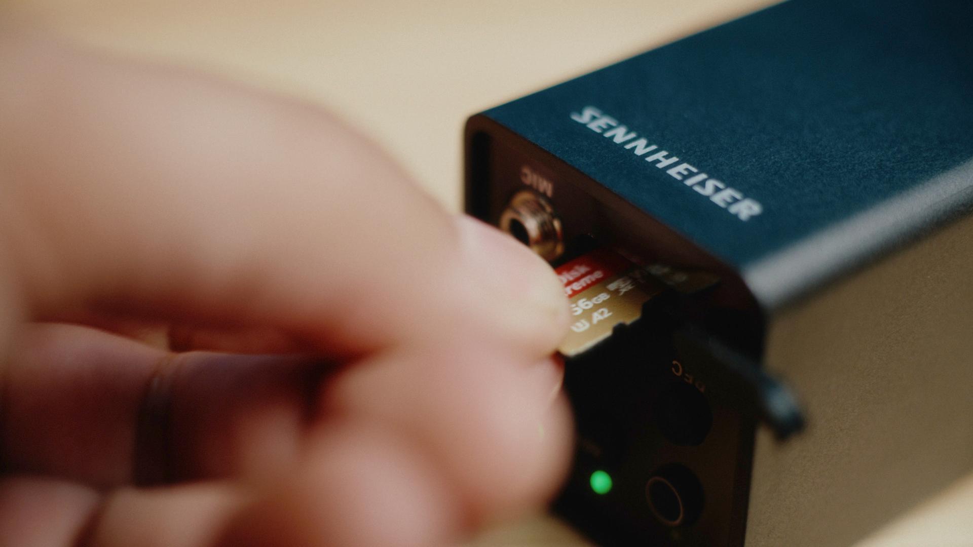 EW-DP SKP的录制功能可将音频的安全副本存储到micro SD卡上，为用户增加了一层安全保障