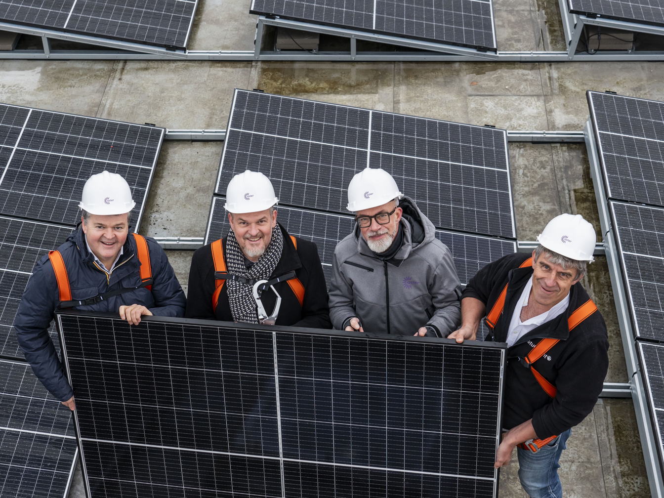 Woonmaatschappij Woonland installeert 950 ASTER-zonnepanelen op daken van sociale woningen in Mechelen