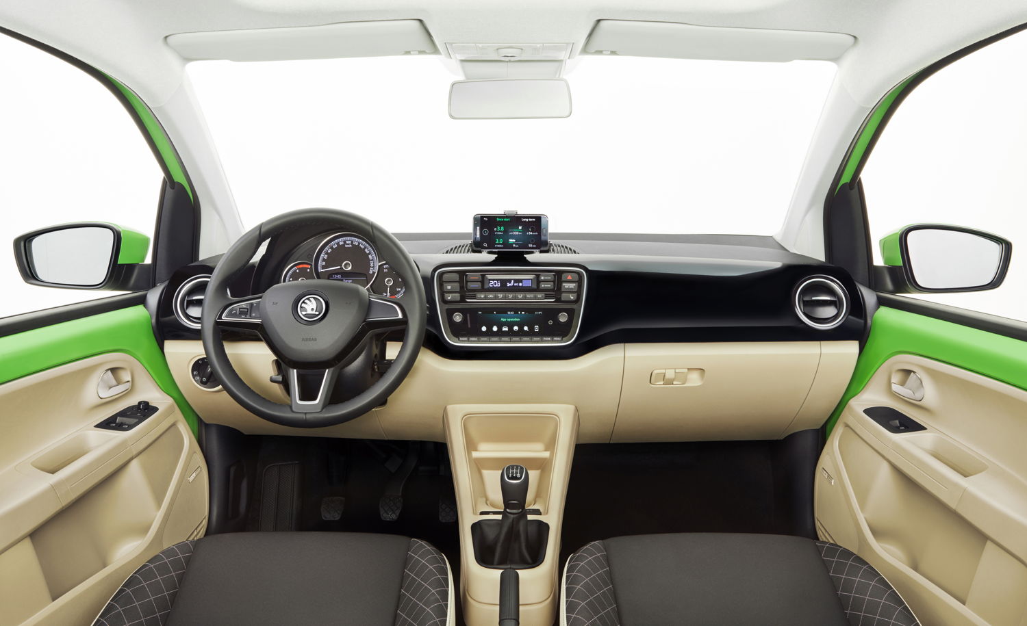 The interior of the ŠKODA CITIGO comes across as young and tidy: with a new instrument cluster in the two-colour dashboard, a multifunction leather steering wheel and seats with integrated headrests.