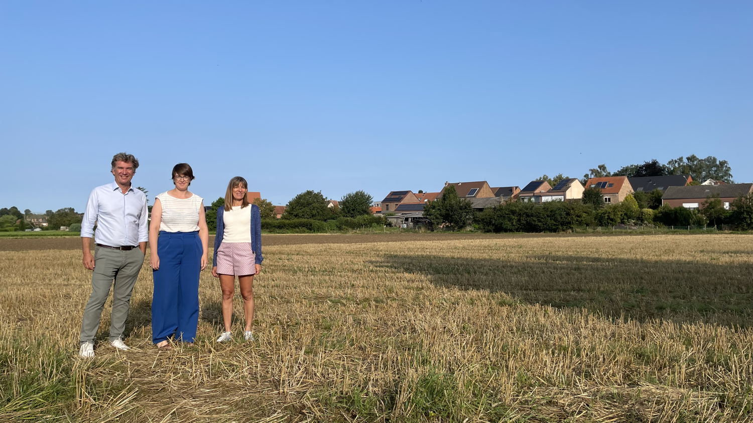 Christophe Stockman (voorzitter Dijledal), schepen Corneillie en Sara Phlips (Projectmanager Studentenhuisvesting - Hoofd Coördinatie Exploitatie Residenties Algemeen Beheer (CERAB), KU Leuven).