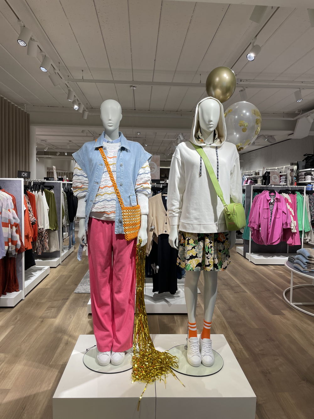 © THE FASHION STORE