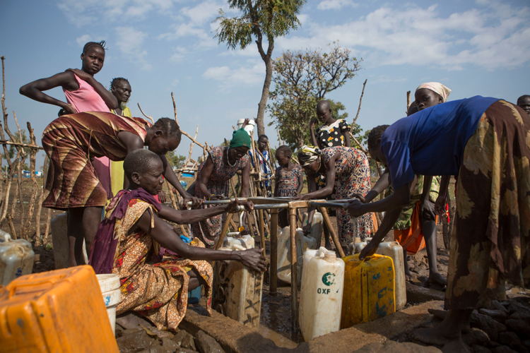 Women work to collect water in the Nguneyyiel refugee camp in the Gambella region of Ethiopia on 26 Nov 2017. Photographer: ZACHARIAS ABUBEKER Women work to collect water in the Nguneyyiel refugee camp in the Gambella region of Ethiopia on 26 Nov 2017. Photographer: ZACHARIAS ABUBEKER
