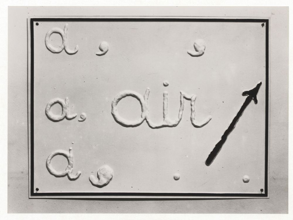 Air, 1968. Thermogevormde plastic plaat. 61.5 × 81 cm. Privécollectie. Foto © R. Van den Bempt