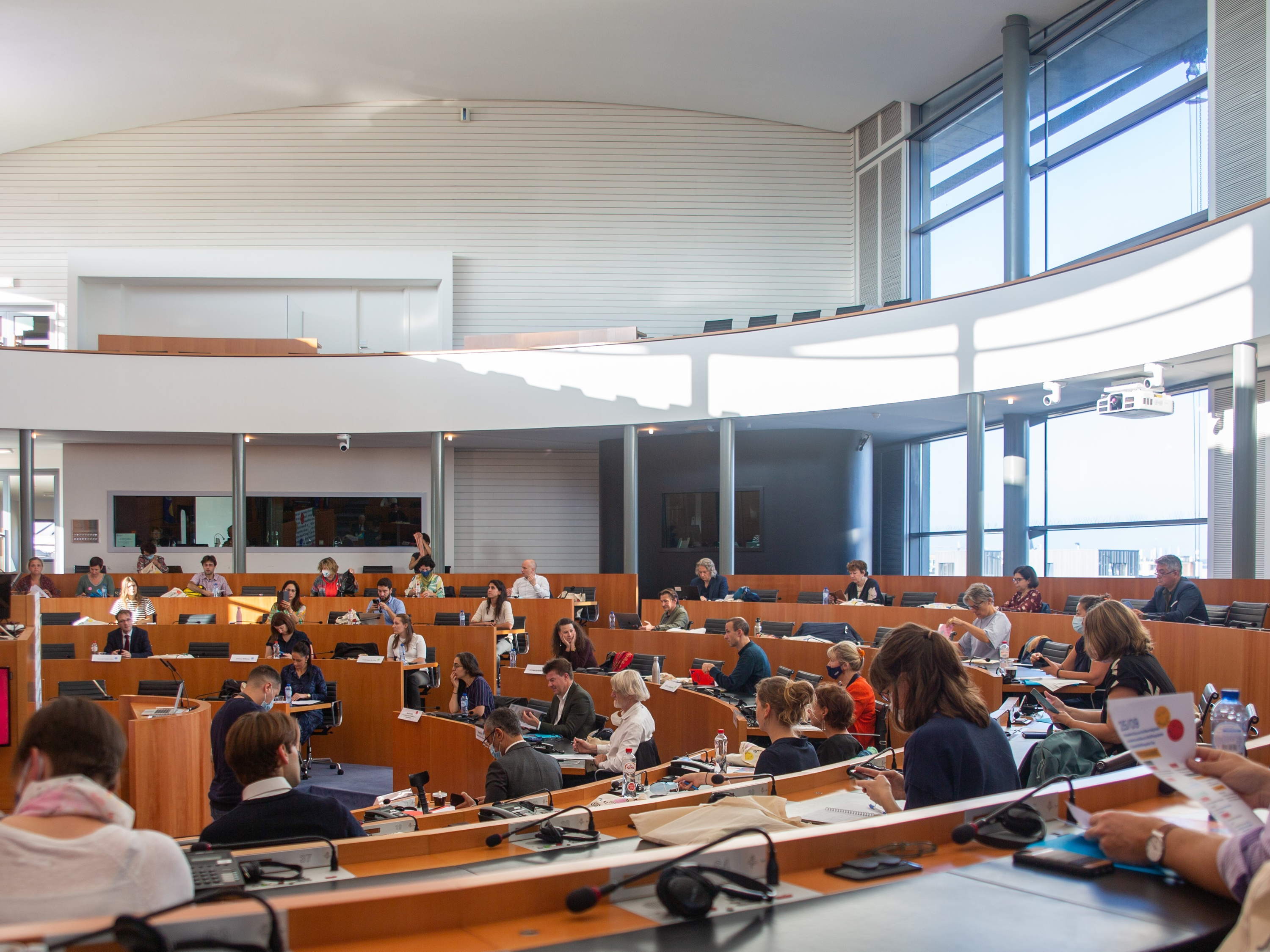 Parlement keurt vierde voorlopige twaalfden goed, Gatz hamert op collectieve verantwoordelijkheid