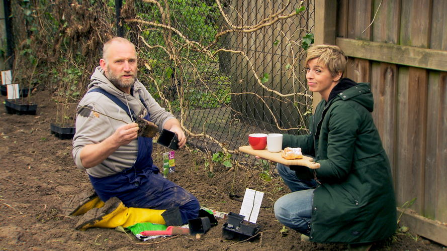 Jan en Thomas leggen een tuin aan voor geen geld
Voor hetzelfde geld (c) VRT Jan en Thomas leggen een tuin aan voor geen geld
Voor hetzelfde geld (c) VRT