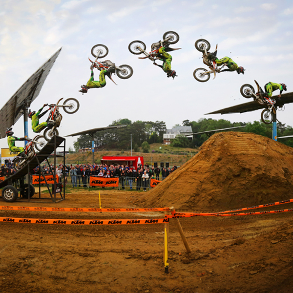 FMX icon Gilles Dejong goes flippin' electric!!