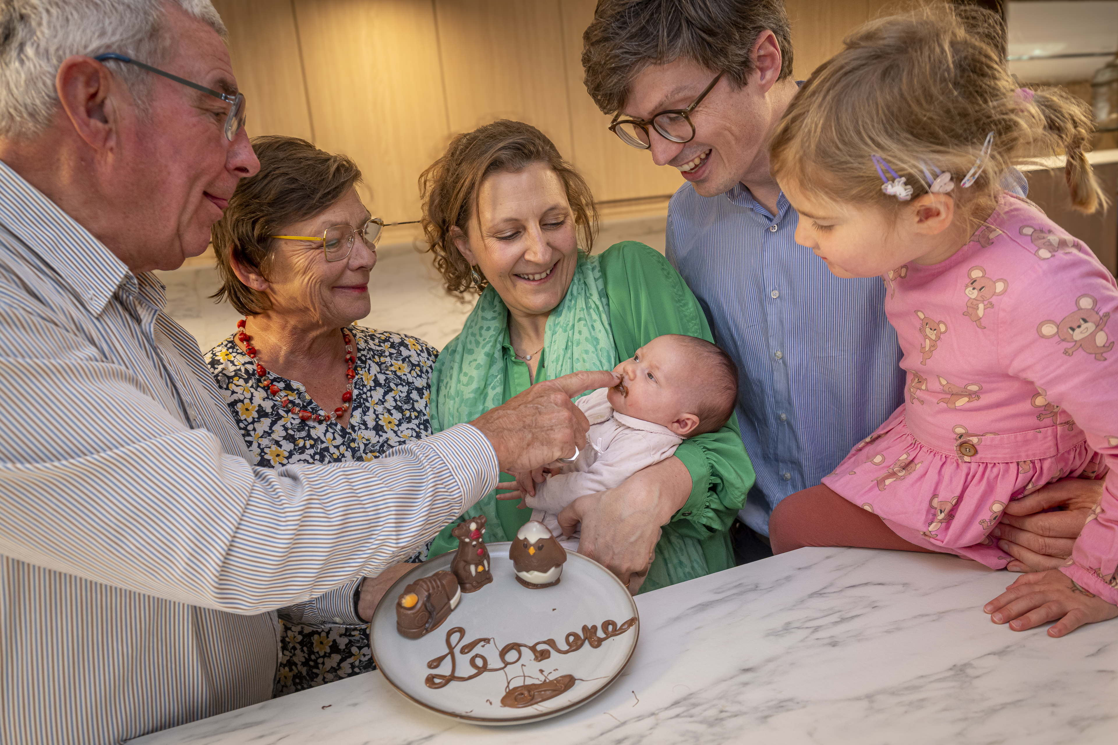 Communiqué de presse: Avec le baptême au chocolat de la petite Léonore, la chocolaterie Libeert perpétue une vieille tradition familiale