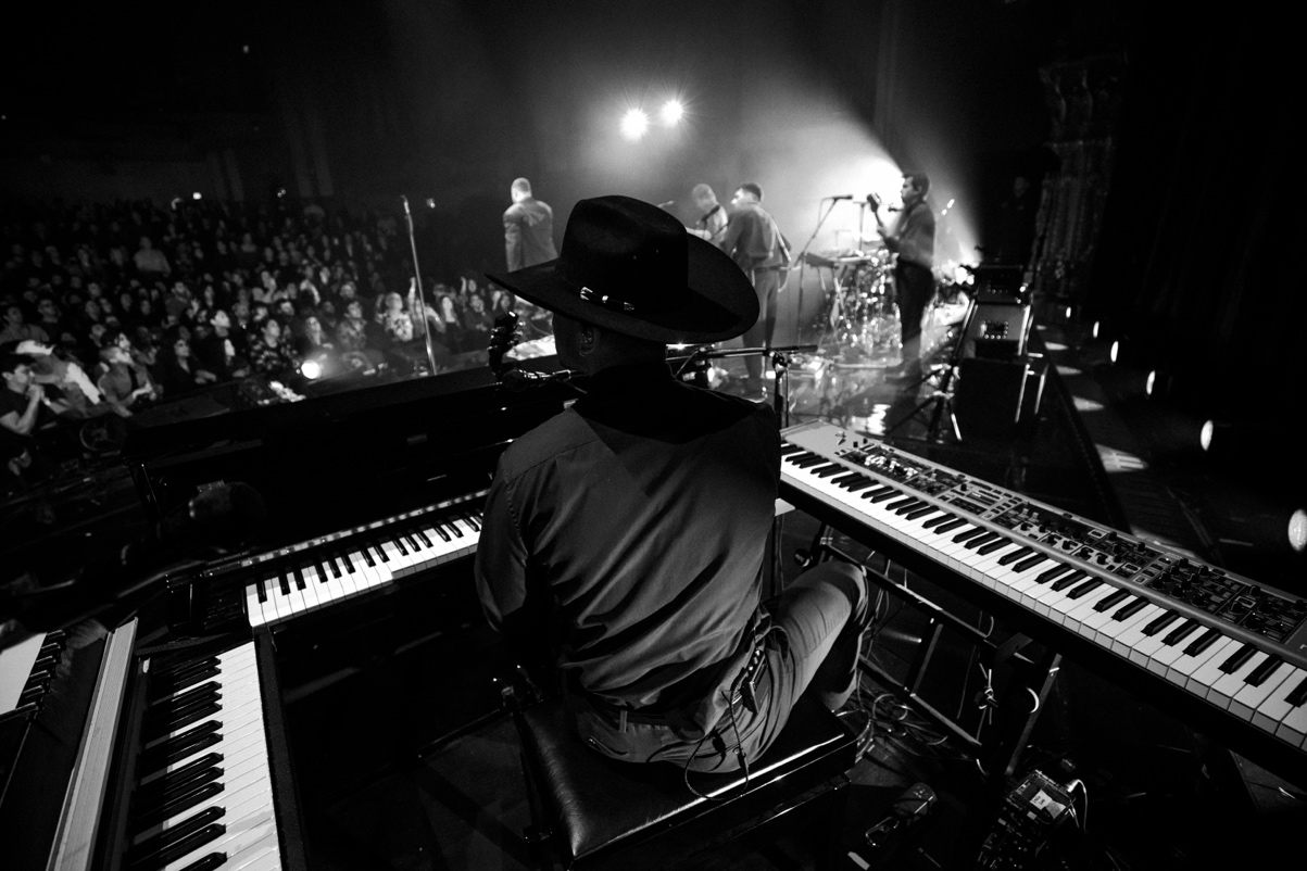 Each musician in Smith’s band is supported by Spectera’s consistent wireless audio and flexible in-ear monitoring.