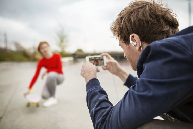 AMBEO SMART HEADSET_Lifestyle_3