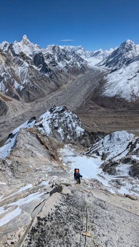 Stephan Siegrist following on Shivling’s South Face (© Jonas Schild)