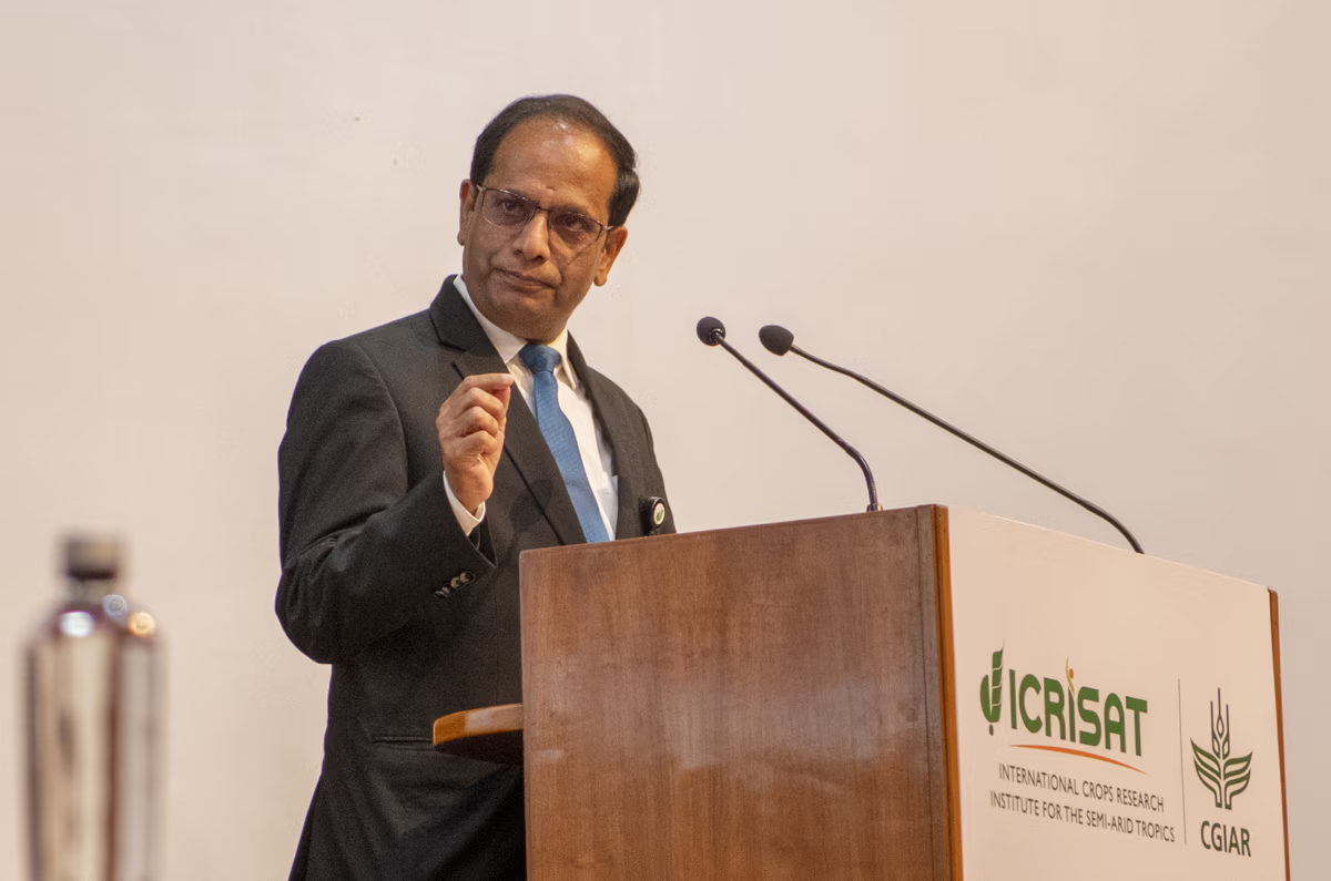 ​ Le Dr Himanshu Pathak prononce son discours inaugural en tant que Directeur Général d'ICRISAT le 6 mars 2025.