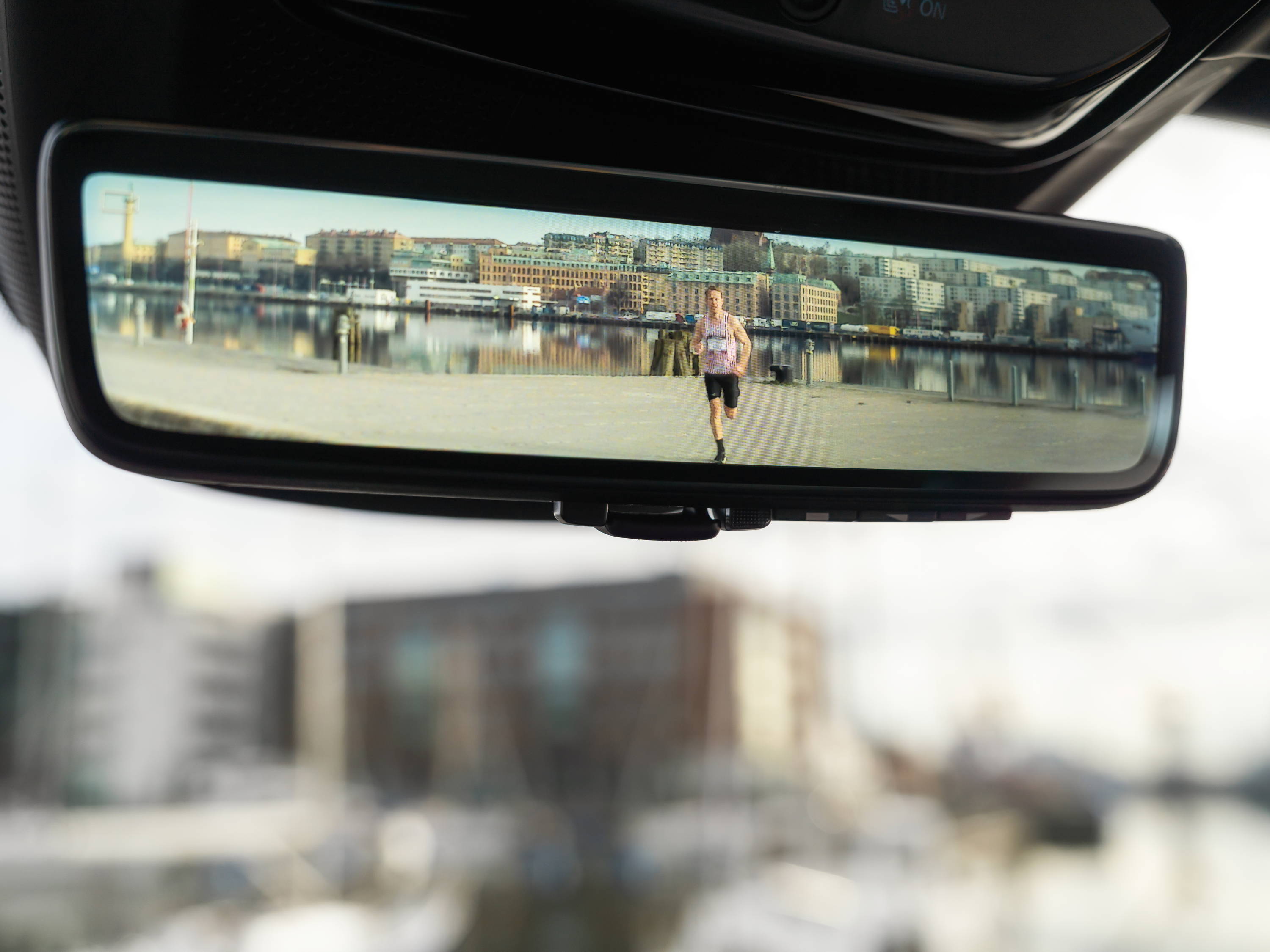 Primeur op de European Running Championships: Polestar 4 levert livebeelden via digitale achteruitkijkspiegel