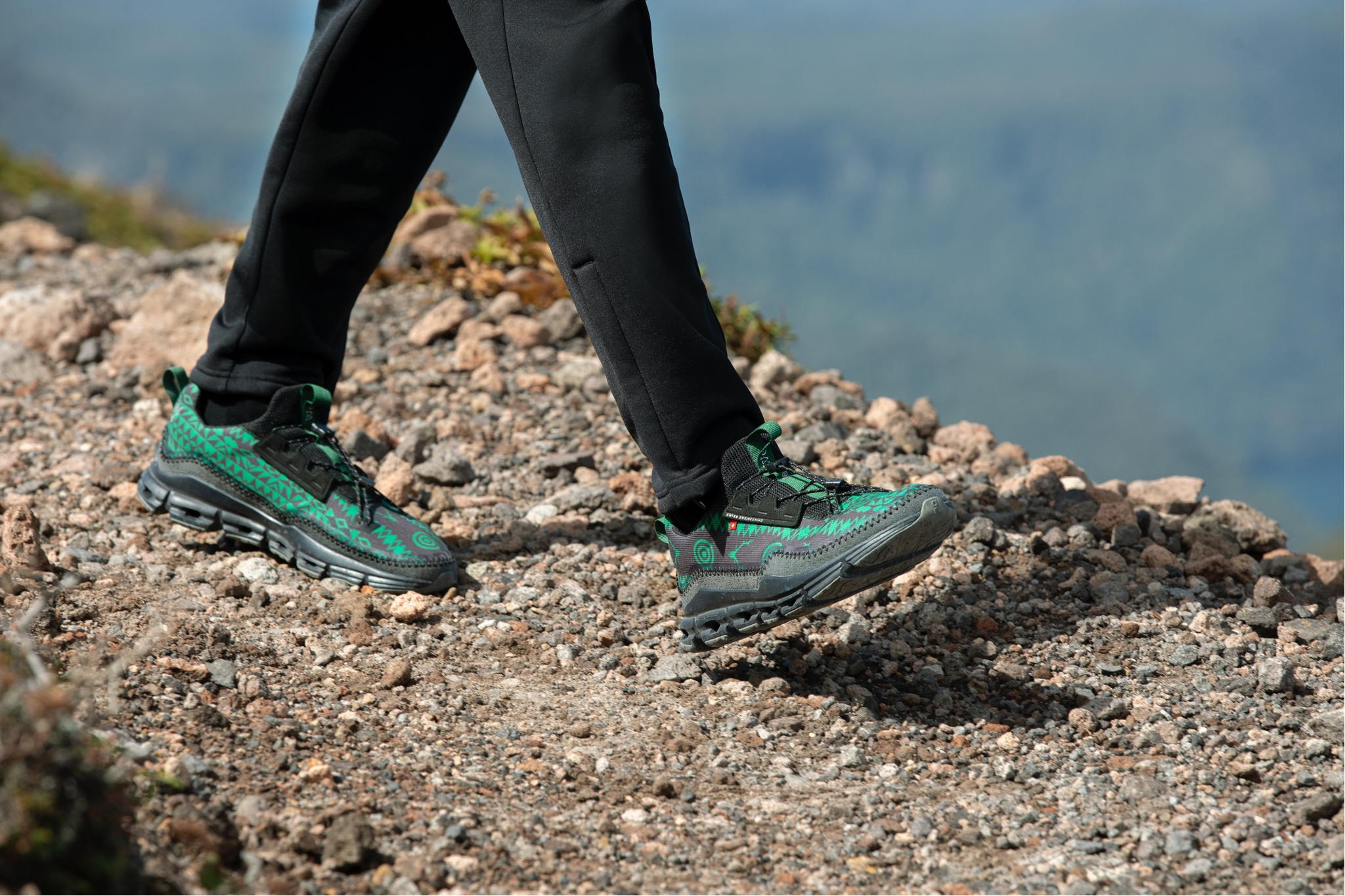 On Cloudaway x SOUTH2 WEST8