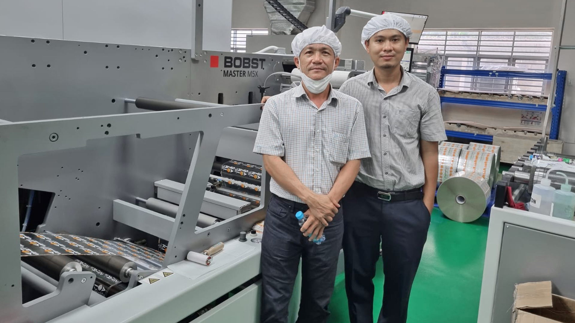 (From left to right): Mr. Tran Hoai Nhan (director of Nam Viet) - Mr. Nguyen Quang Sang (production manager of Nam Viet)