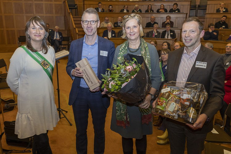 ILVO - vlnr. gedeputeerde Leentje Grillaert, administrateur-generaal Joris Relaes, communication manager Greet Riebbels, afdelingshoofd Kristiaan Van Laecke