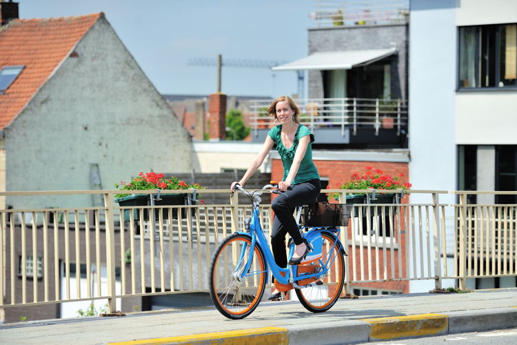 De Lijn neemt de aandelen in deelfietsen Blue-bike over van de NMBS . (Credit: NMBS)