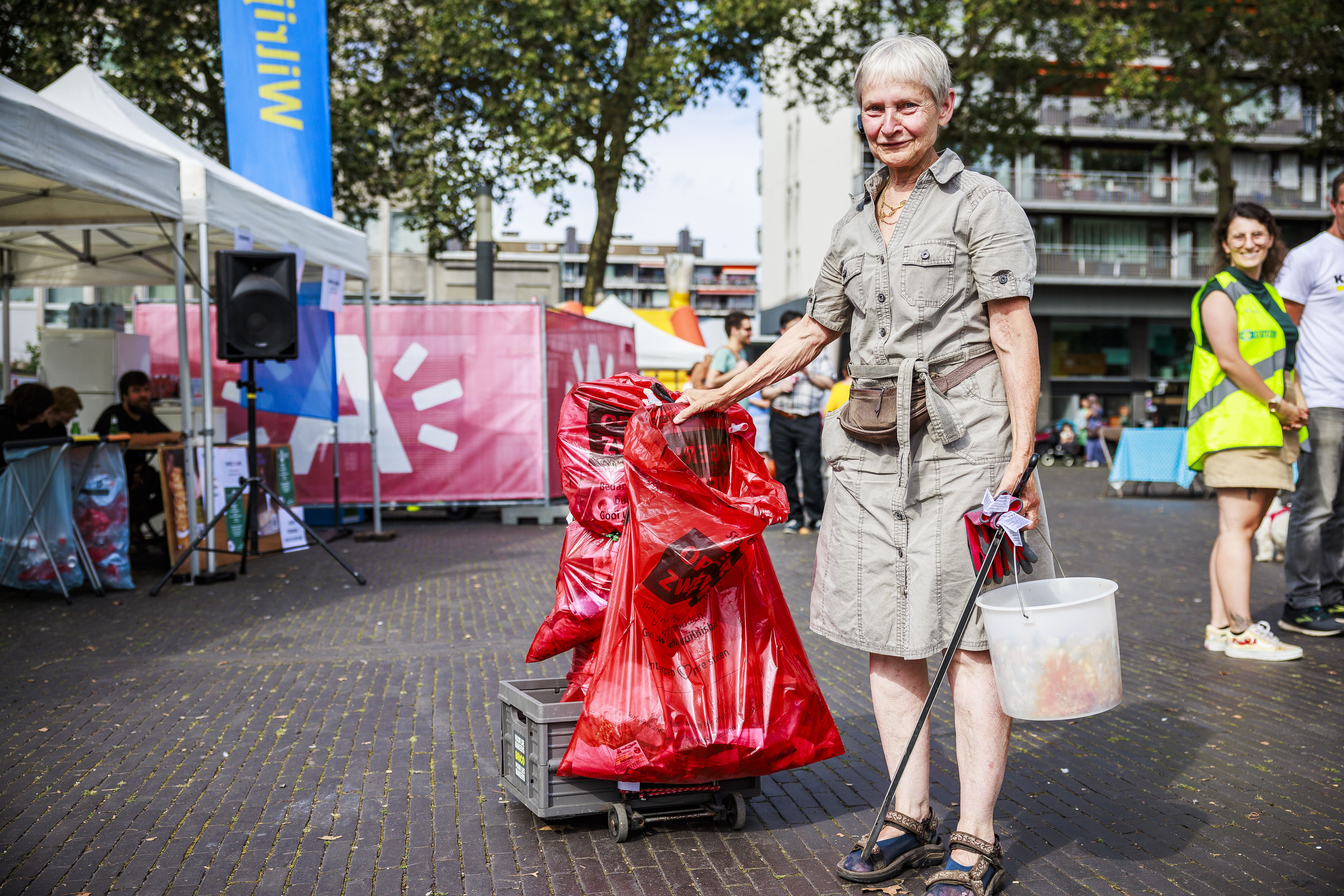 Een sfeerbeeld van de World Cleanup Day in Wilrijk in 2023 - foto © Victoriano Moreno