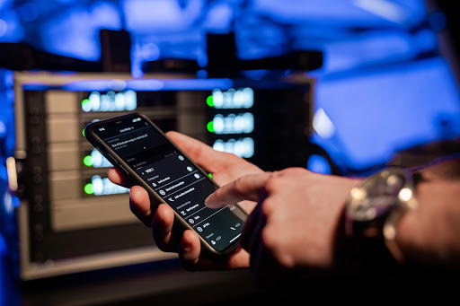 Evolution Wireless Digital offers unprecedented ease of use through its innovative Smart Assist App