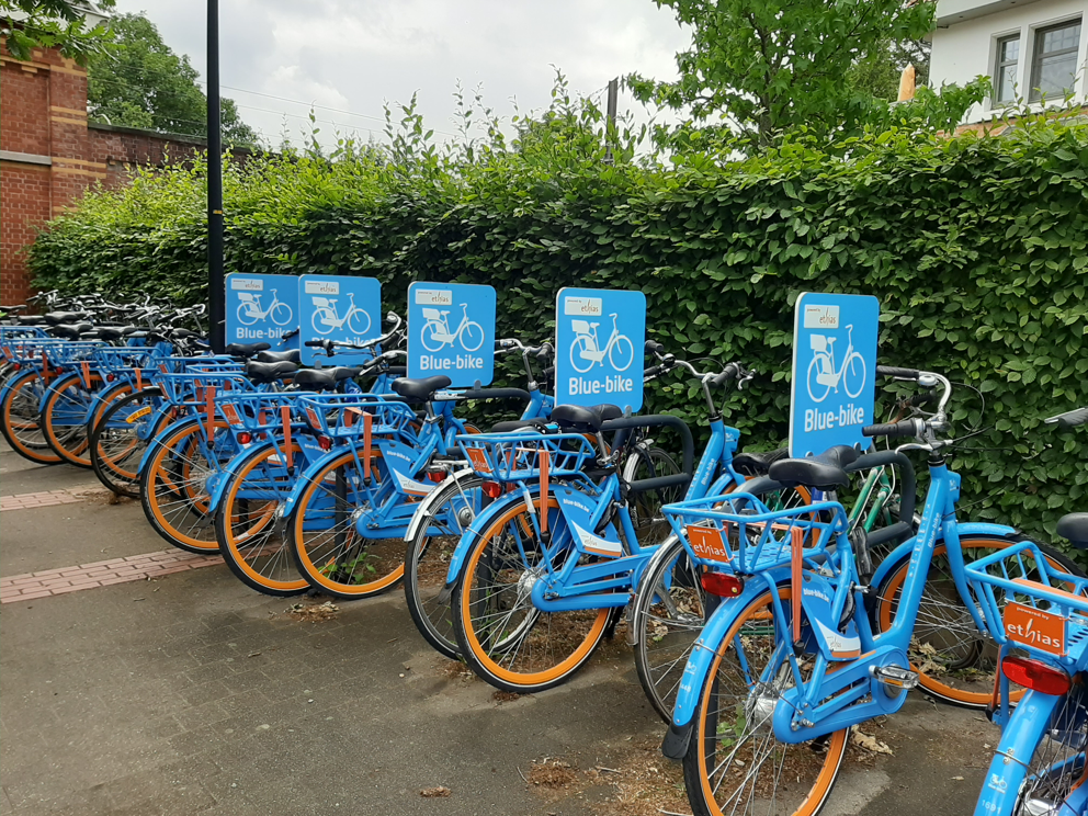 Stad en Blue-mobility openen Blue-bikepunt in Heverlee