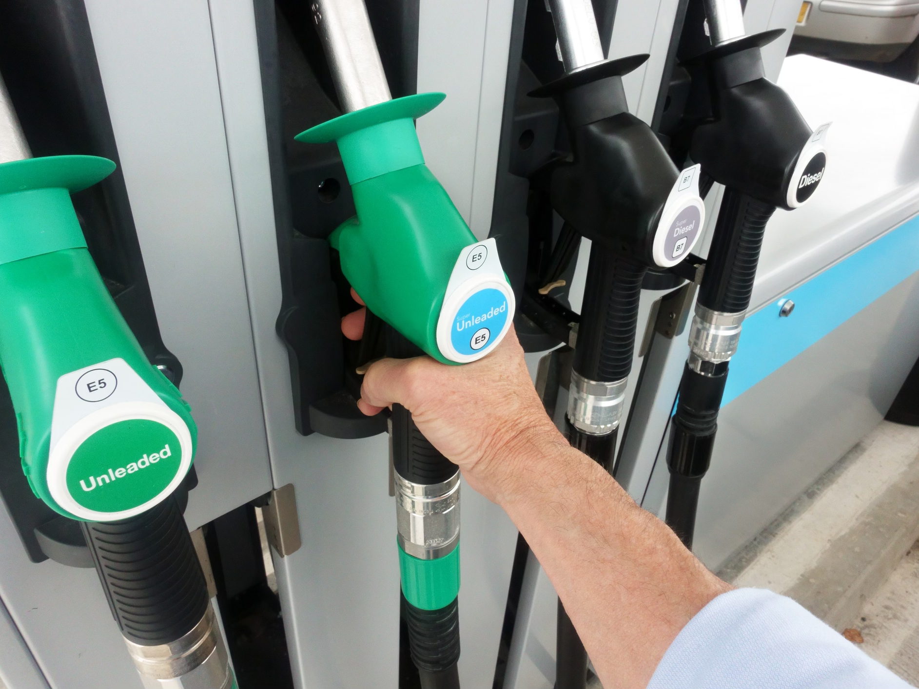 Pump prices expected to fall as wholesale cost of fuel drops