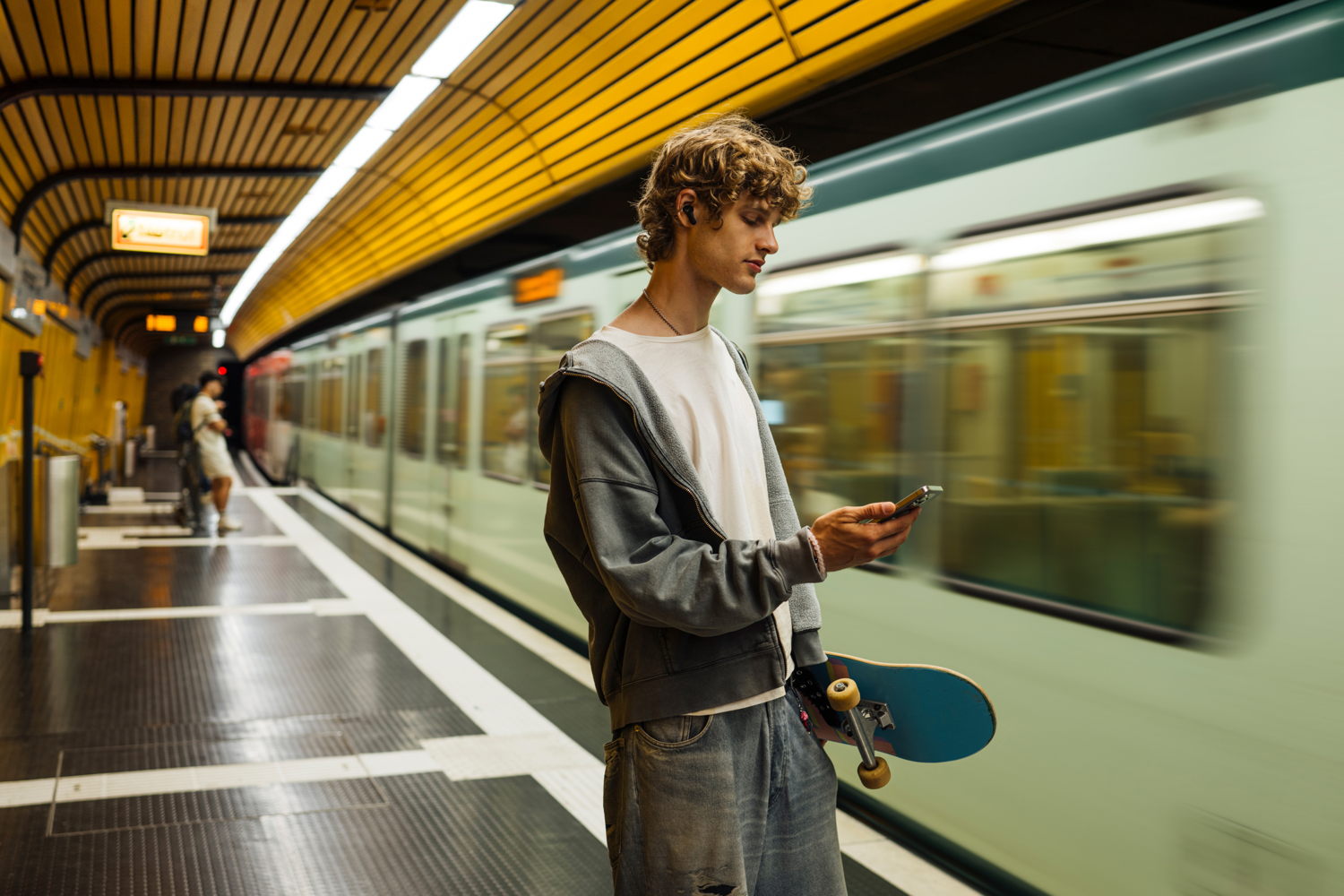 PIC_AMIRON100_24-07_Metro-Skater-Guy_v5