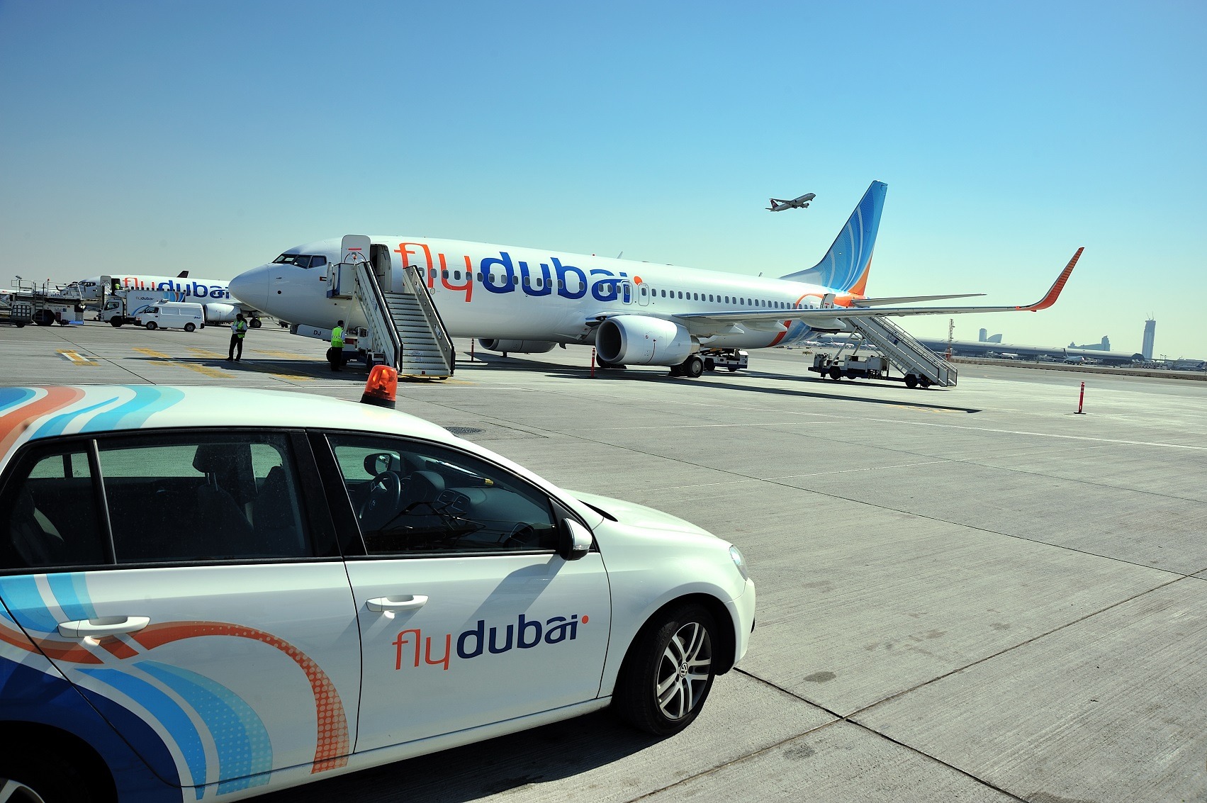Сайт flydubai com. Дубай авиакомпании flydubai. Боинг 737 Флай Дубай. Самолеты авиакомпании Флай Дубай. Авиакомпания Fly Дубай.