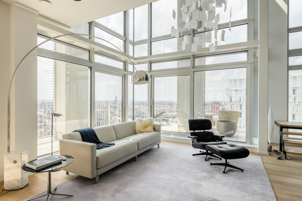 Vijf ‘lucky’ Antwerpse studenten kunnen studeren in dit luxueuze penthouse met zicht op Antwerpen