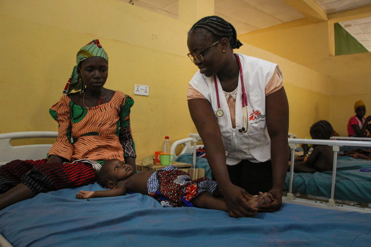 MSF’s Dr. Beauty checks Hamida Usman’s child Suwaiba at the General Hospital Shinkafi, Zamfara state, Northwest Nigeria. Photographer: Abba Adamu Musa|Location: Nigeria |Date: 03/06/2024 MSF’s Dr. Beauty checks Hamida Usman’s child Suwaiba at the General Hospital Shinkafi, Zamfara state, Northwest Nigeria. Photographer: Abba Adamu Musa|Location: Nigeria |Date: 03/06/2024