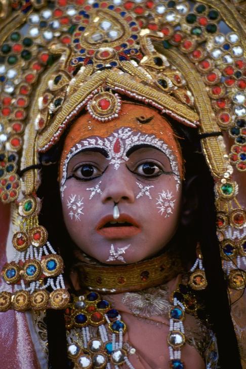 A child dressed up like Radha for Krishna’s birthday celebrations in Allahabad, Uttar Pradesh, India, 1989. AKG1111341
