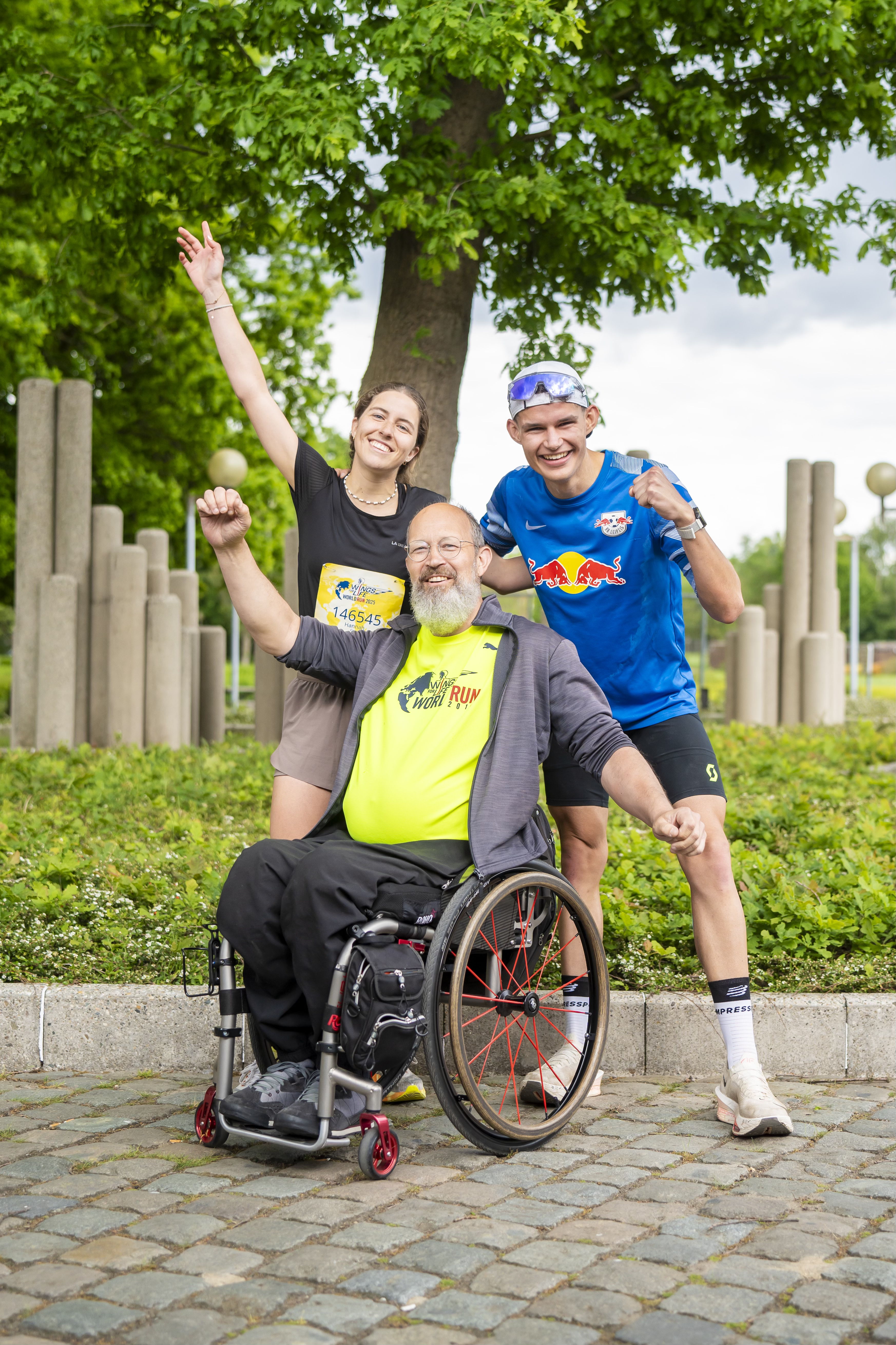 Het winnende duo in Geel, Hannah Goossens en Arthur Vansteenkiste, samen met Hannah's vader Bart. Het winnende duo in Geel, Hannah Goossens en Arthur Vansteenkiste, samen met Hannah's vader Bart.