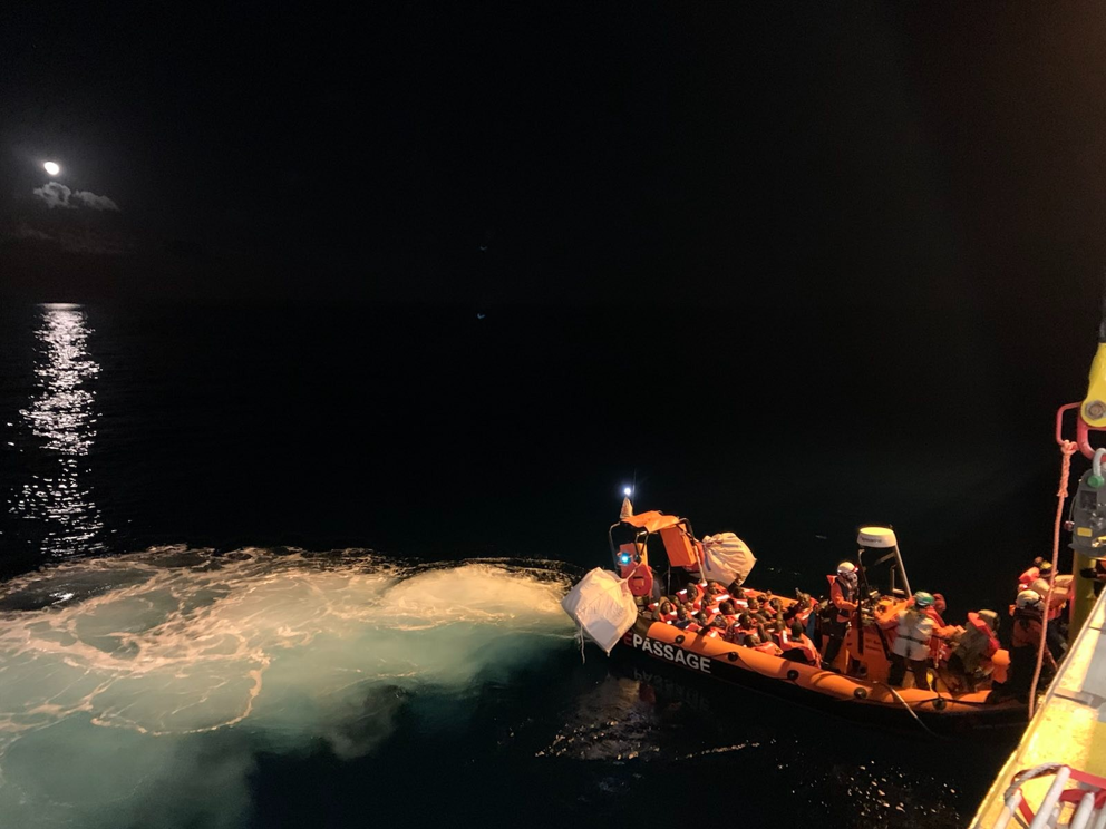 Mediterráneo central: 558 supervivientes esperan puerto a bordo del Geo Barents
