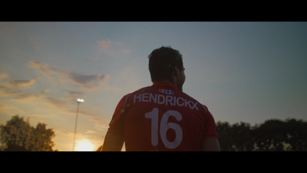 Video 2 et 3 en ligne: Alexander Hendrickx, le joueur de hockey amateur devient un veritable canon national du corner-pénalité