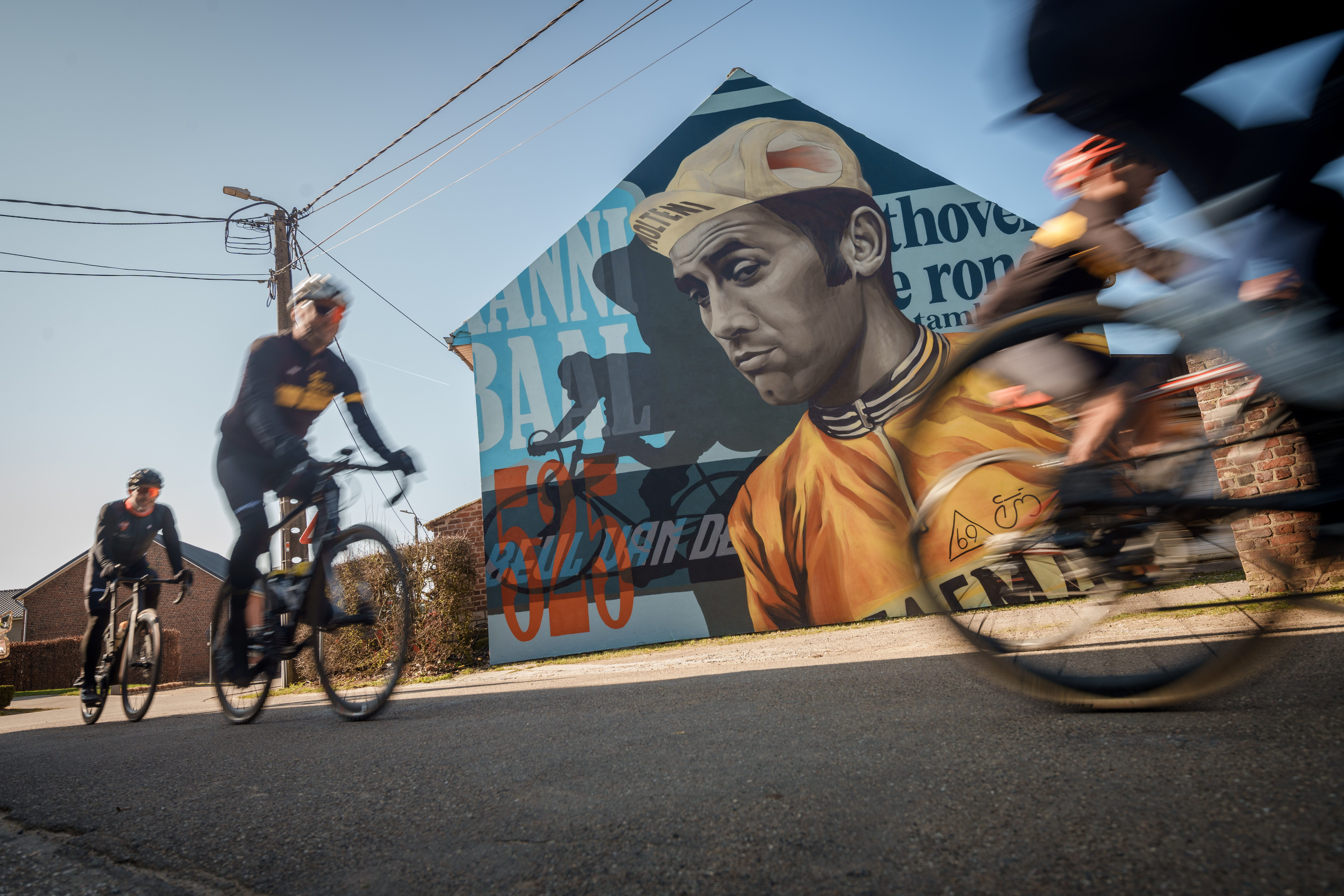 De muurschilderingen verhogen de beleving langs de sportieve fietsroutes.